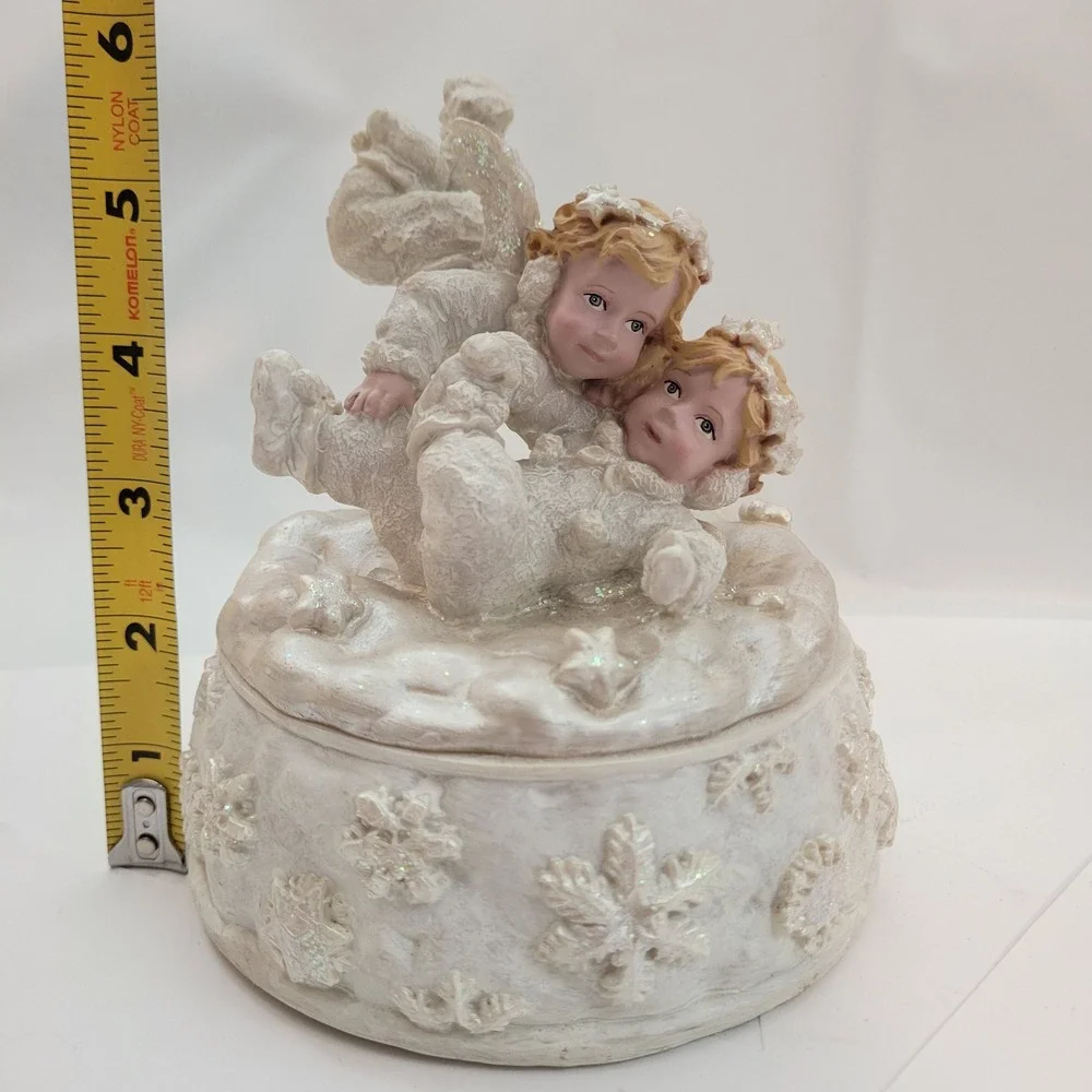 Rare Vintage Winter Angel Cherubs Rotating Music Box Iridescent Snowflake Child